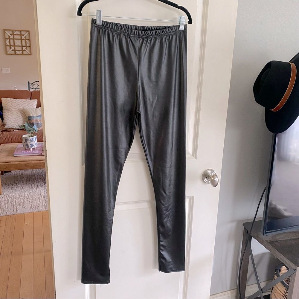 NWT Boohoo Tall Wet Look Faux Leather Leggings Size 8